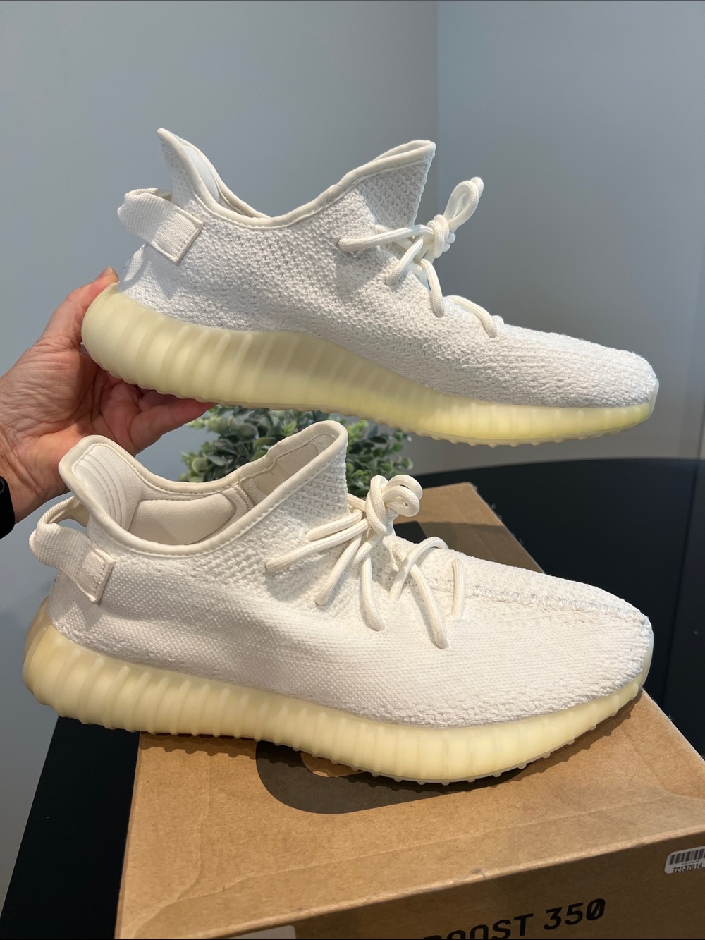 Adidas Men’s Yeezy Boost 350 V2 Cream White Size 10.5 - Picture 3 of 11